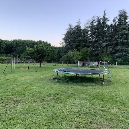 Au Coeur De La Foret A Proximite Du Futuroscope *
